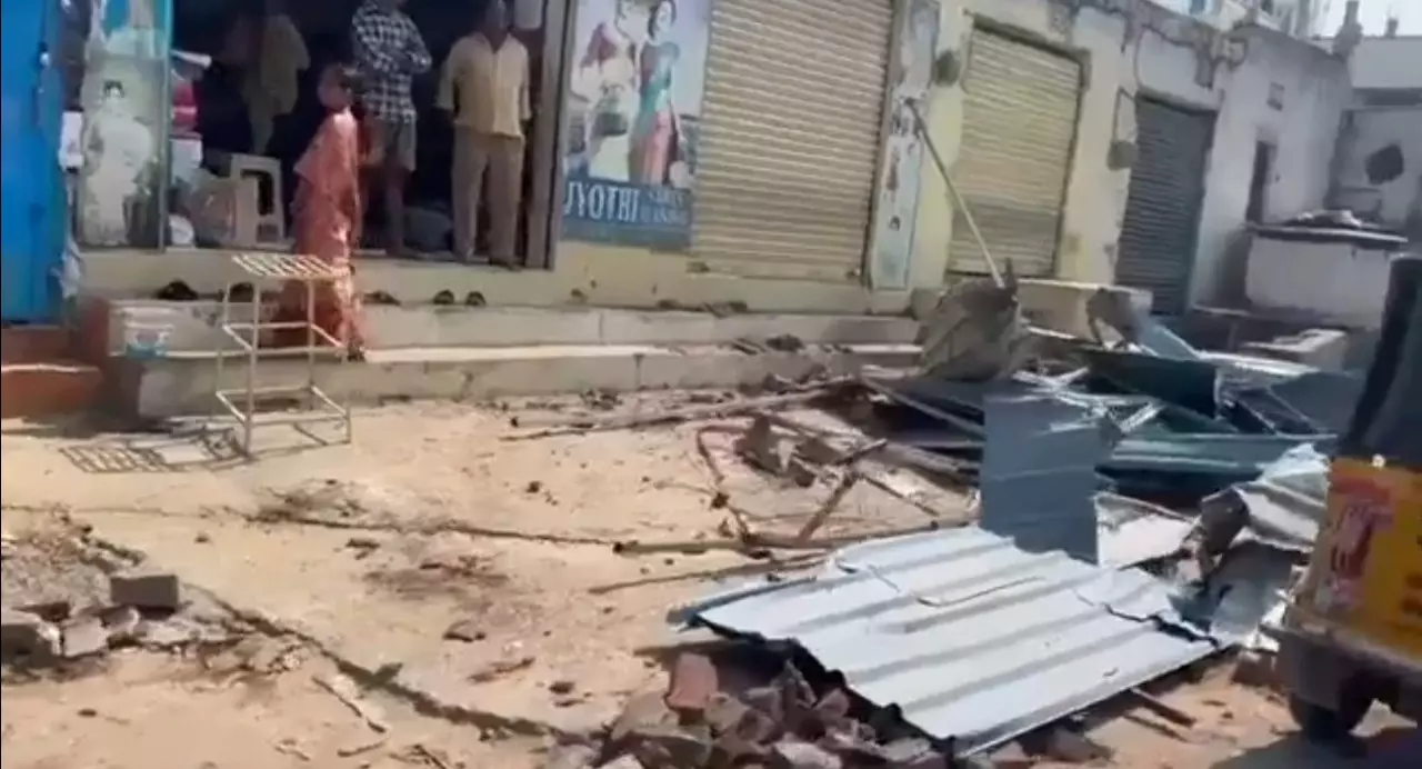 Shops on pavements razed in Mailardevpally