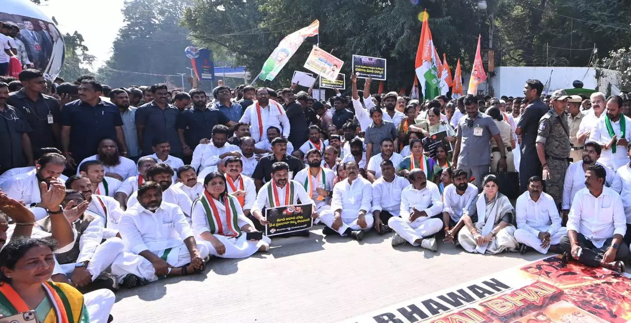 Congress protests seeking JPC on Adani issue