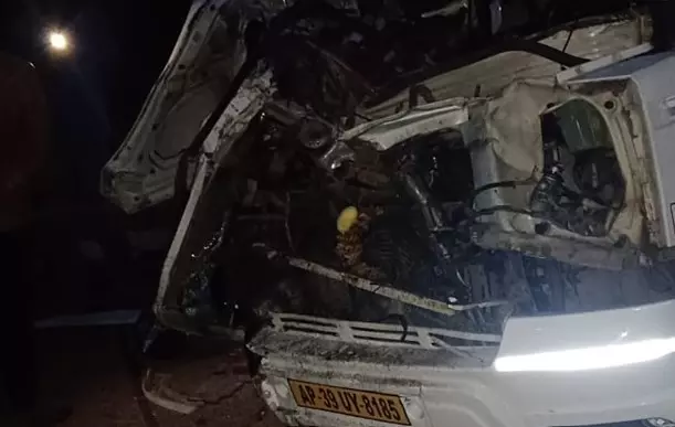 AP: Four die in mini van crash with parked lorry