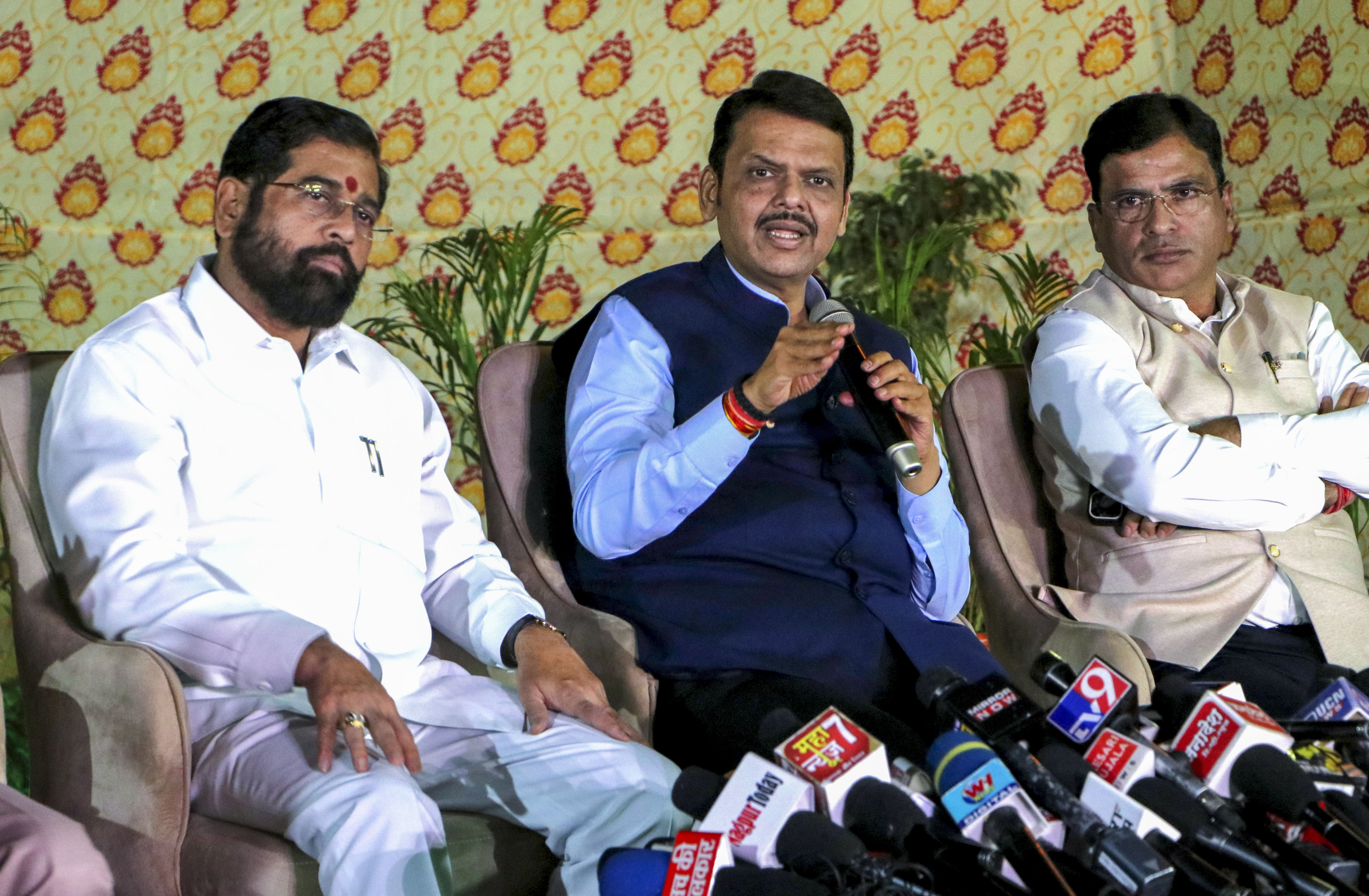 DC Edit | Maha Cabinet must start work