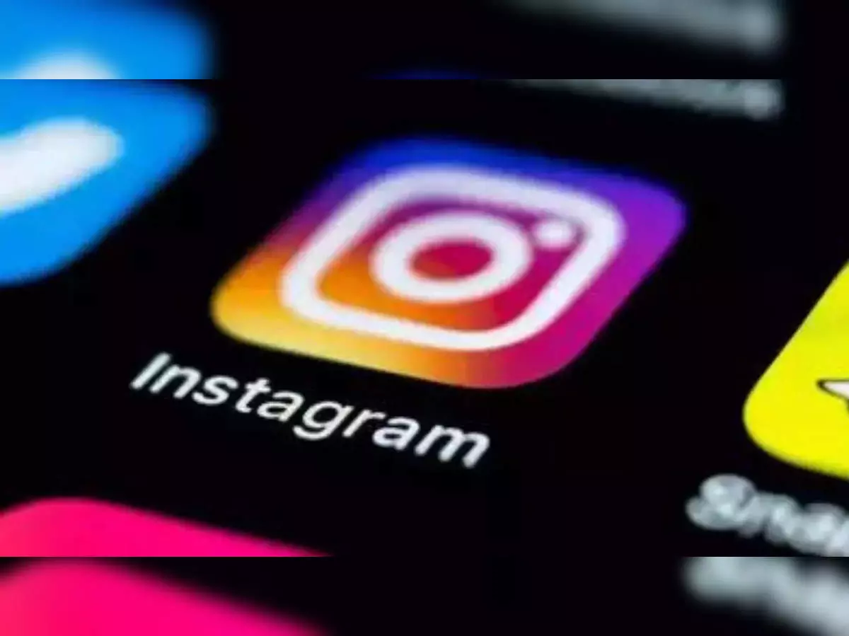 Instagram testing feature that allows you to view Story Highlights you missed