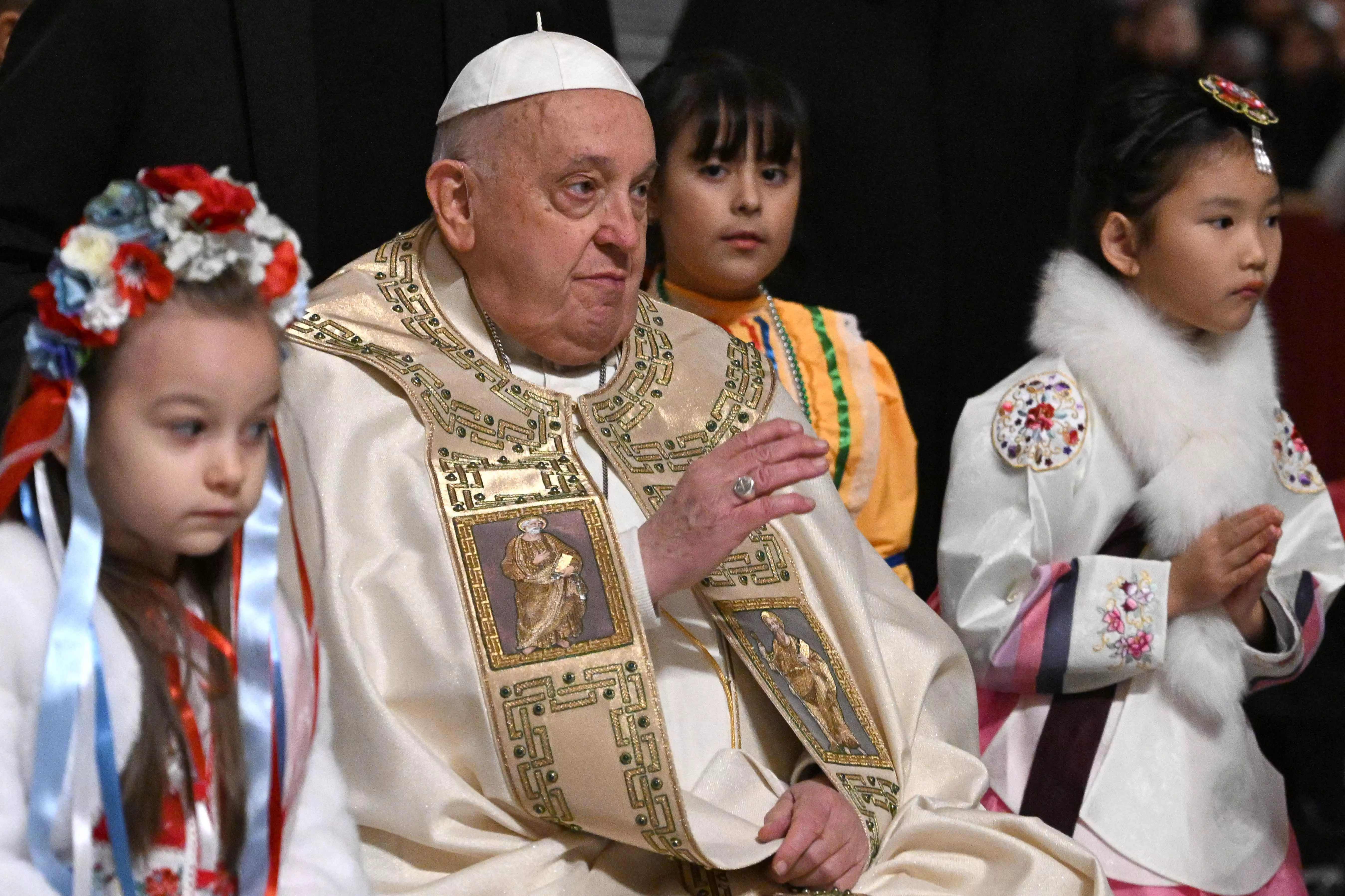 Pope kicks off Xmas under shadow of war