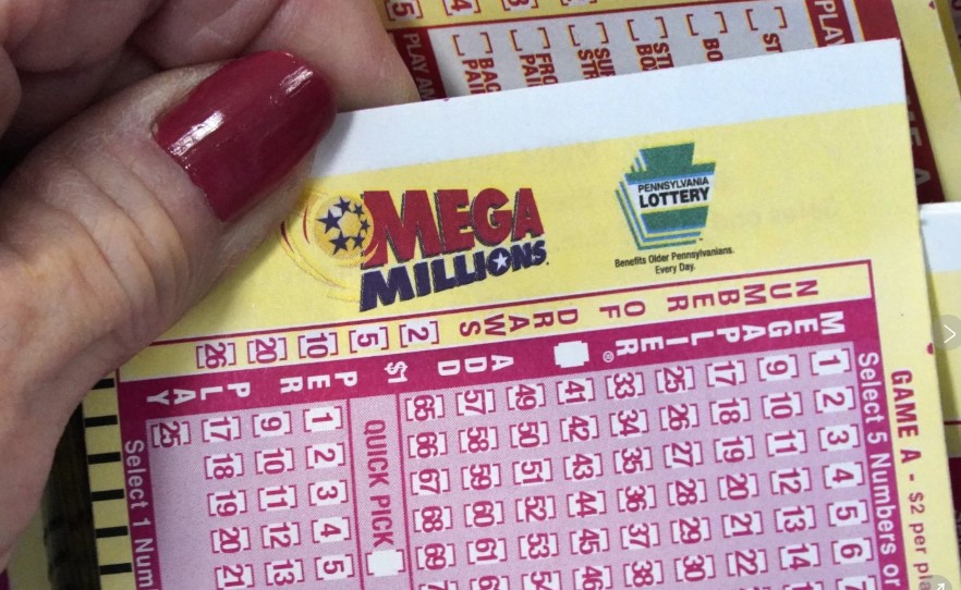 Jackpot for Mega Millions surges past $1B after no numbers match on Christmas Eve drawing