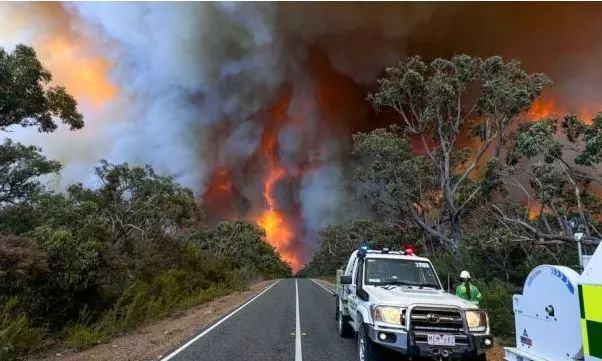 Heat wave leads to warnings of potentially devastating wildfires in southern Australia