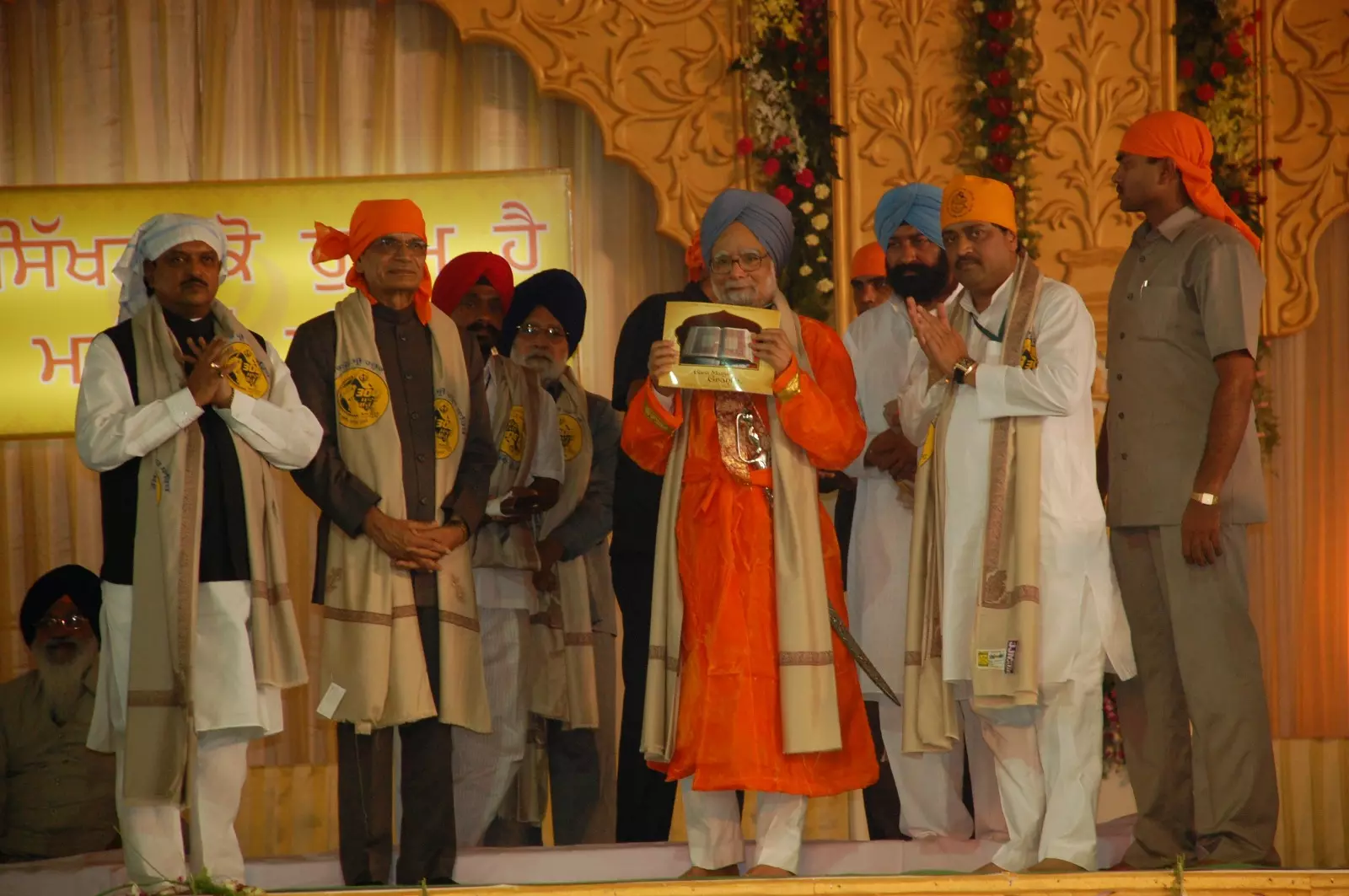 Sikhs of Nanded fondly sing Manmohan’s praise