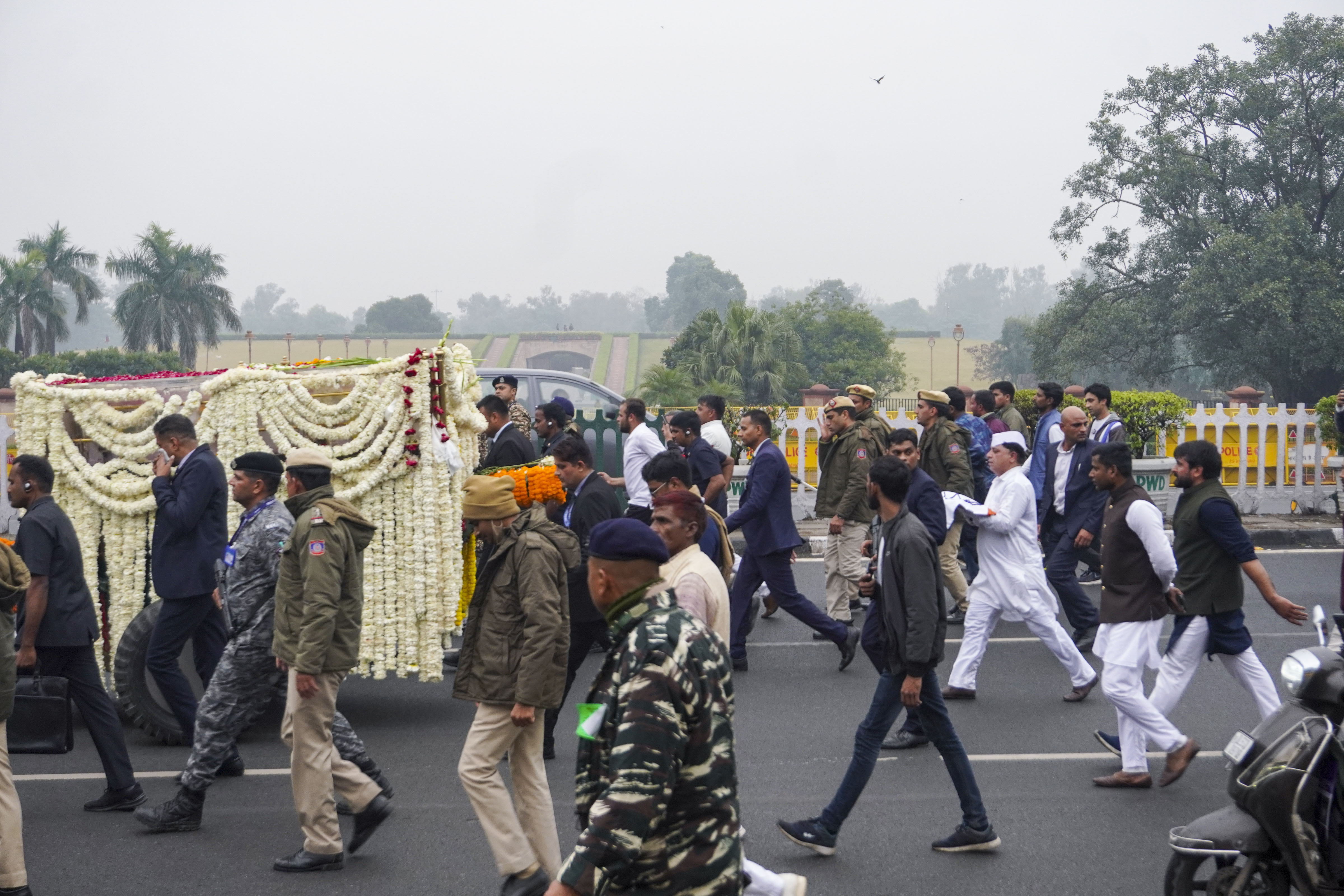 Manmohan Singh's final journey begins from AICC headquarters