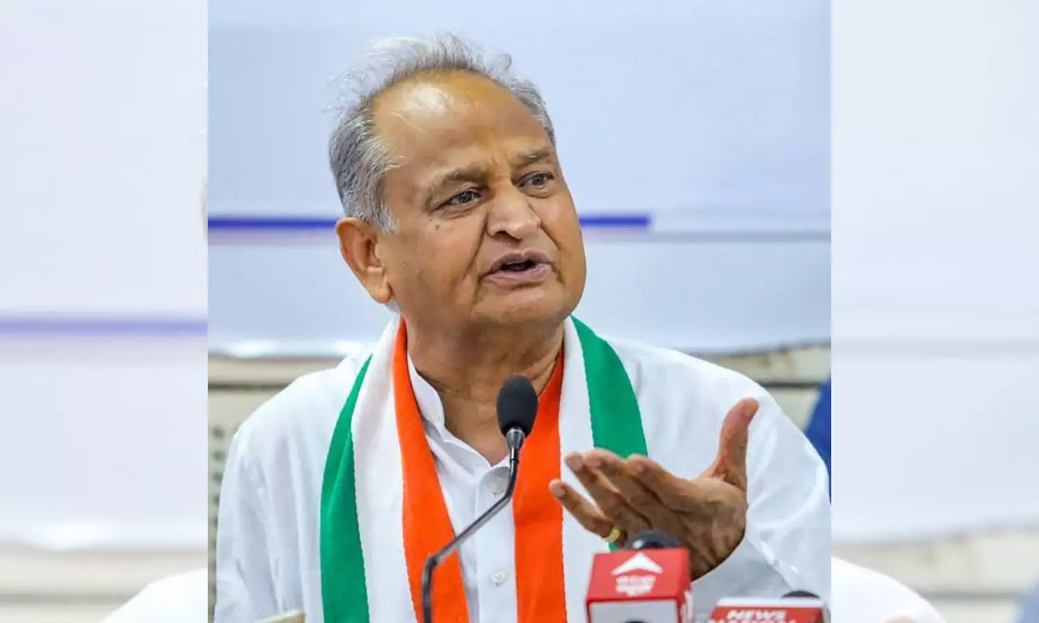 NDA created unnecessary controversy over Manmohan Singhs cremation: Ashok Gehlot