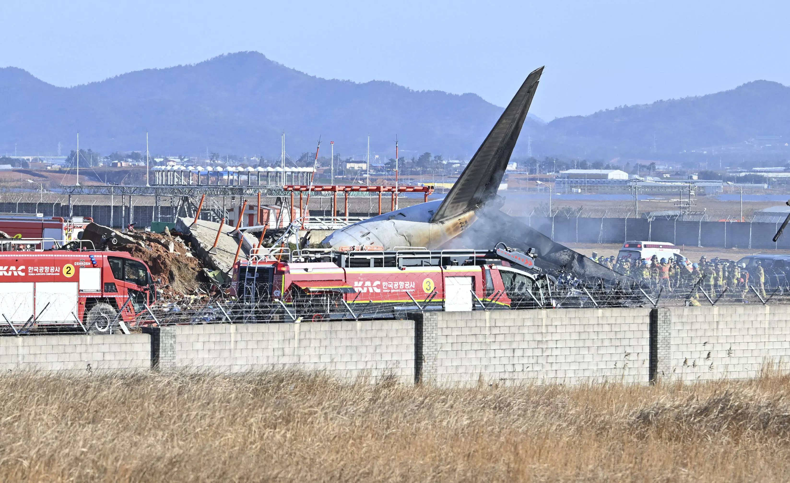 Plane crash kills 62 in South Korea