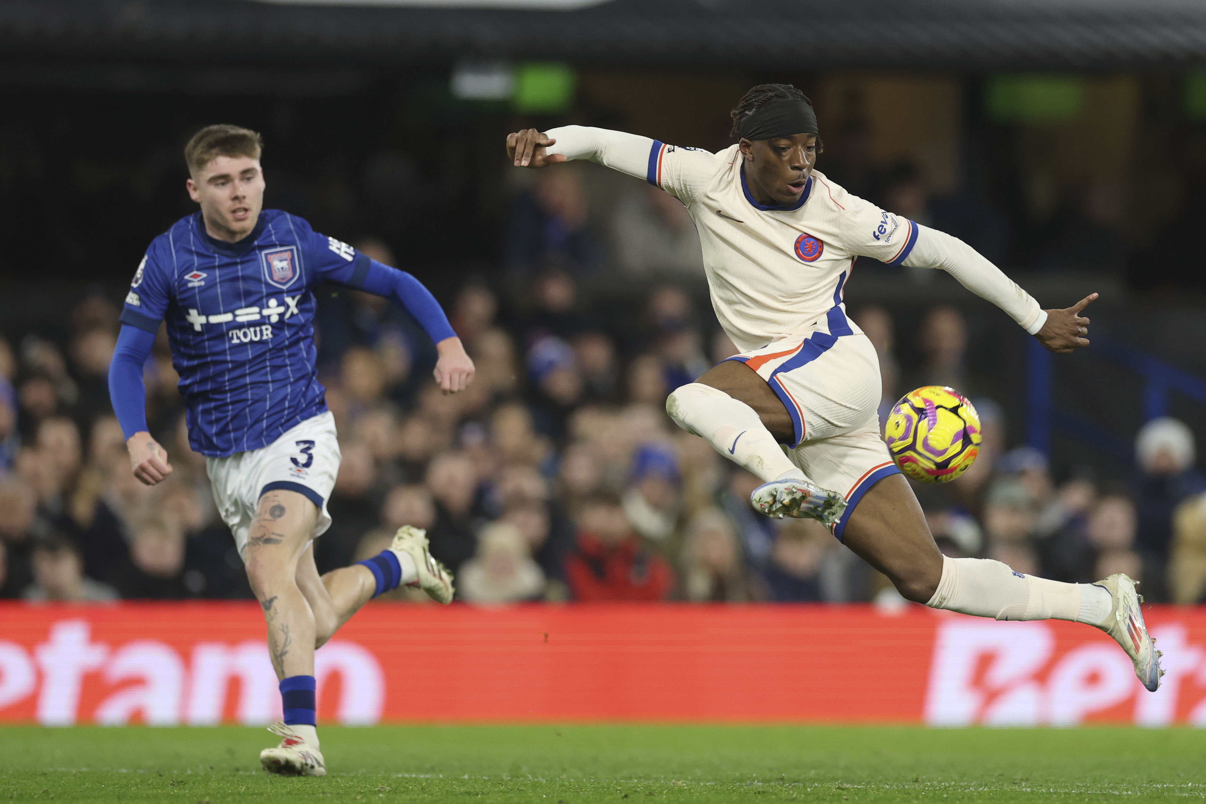 Chelsea's title hopes rocked by shock defeat at Ipswich