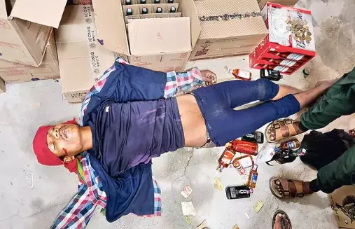 Narsingi: Drunk Thief Found Unconscious Inside Liquor Shop