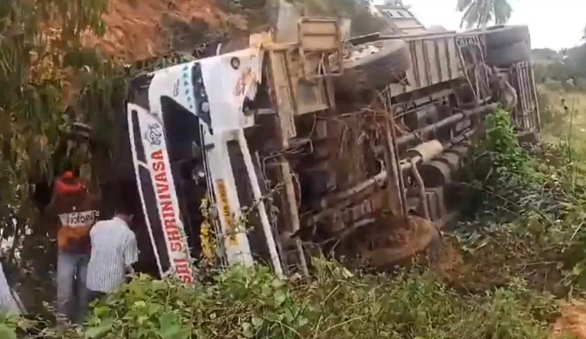 Bengaluru-Prakasam Bus Overturns Near Kolar, 1 Dead