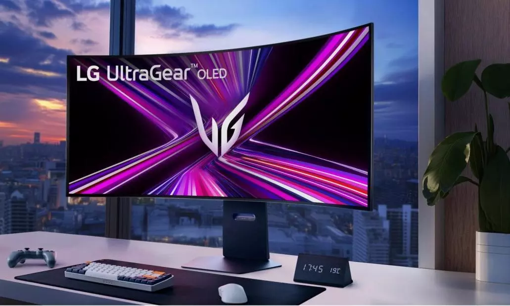 LG Unveils Worlds First Bendable Gaming Monitor