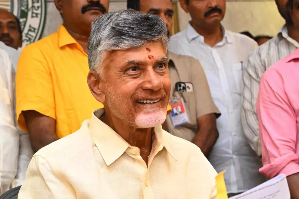 Chandrababu Naidu orders 340 liquor shops for toddy tappers in a week