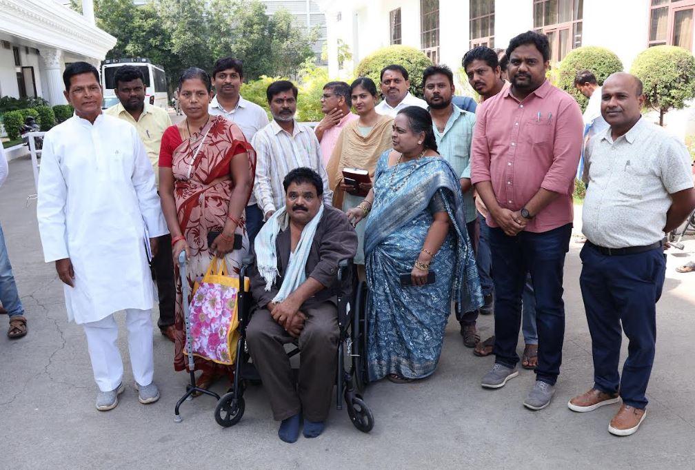 Prajavani gives hope to disabled watchman