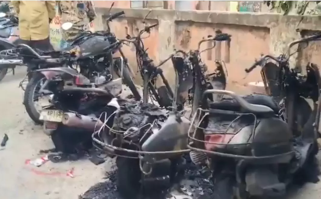 Vijayawada: Miscreants set 5 bikes on fire