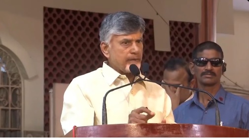 Repose faith in my governance to make 'Swarna Andhra': CM tells people