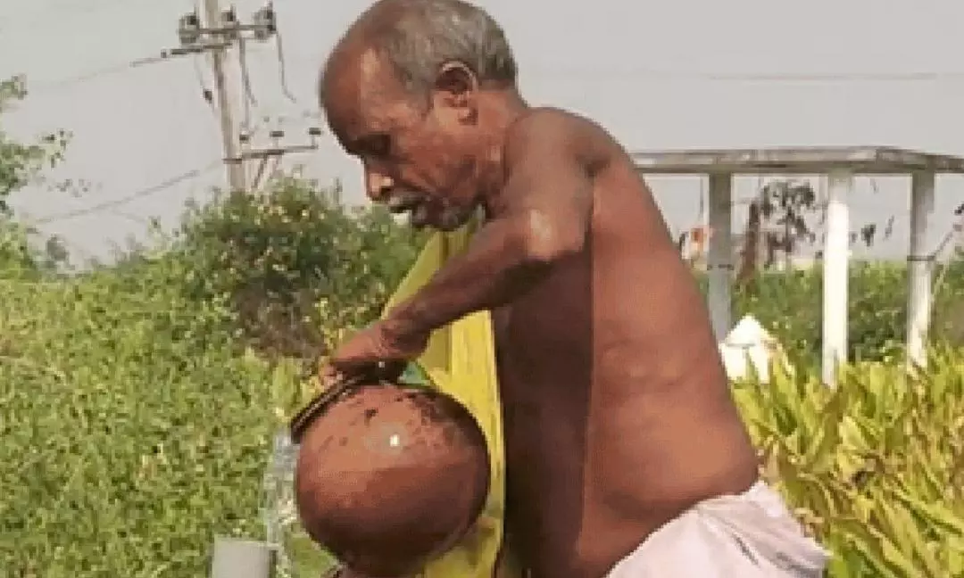 Shirtless ‘Gandhi’ of Ailapur draws curiosity in Korutla mandal