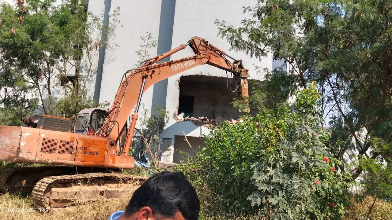 HYDRAA demolishes 5-storey illegal building in Ayyappa Society, Madhapur