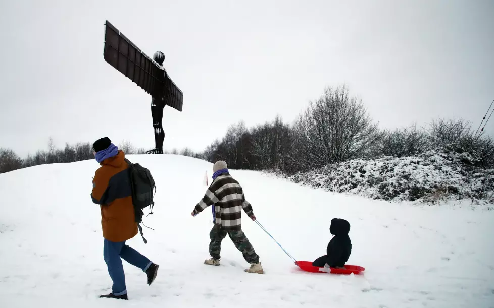 Heavy snow brings widespread disruption across UK, Germany