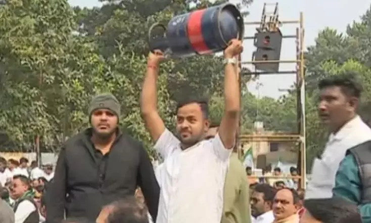 Odisha: Opposition BJD Stages Protest in Bhubaneswar Over Skyrocketing Prices