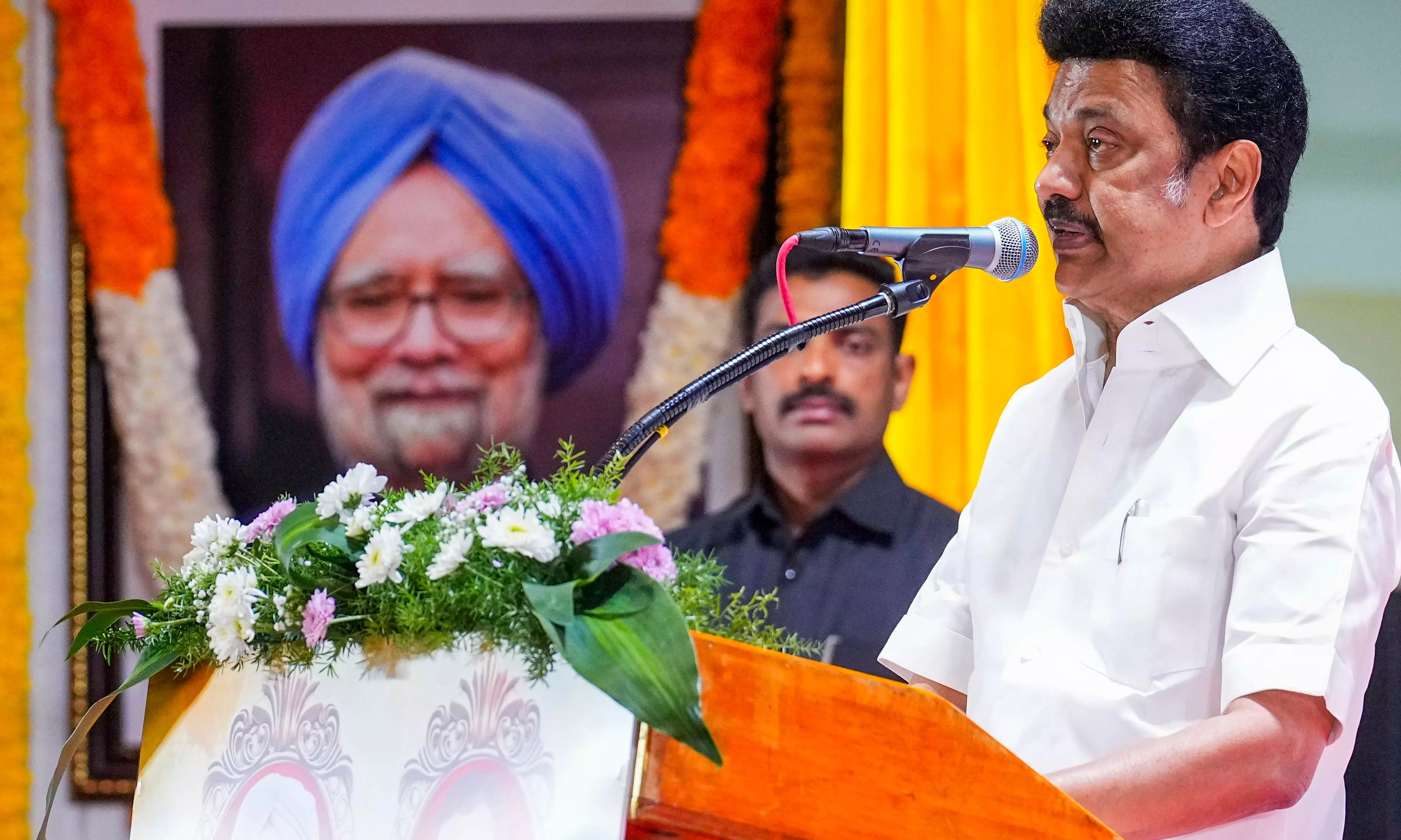 Manmohans economic policies formed basis of Indias growth: TN CM