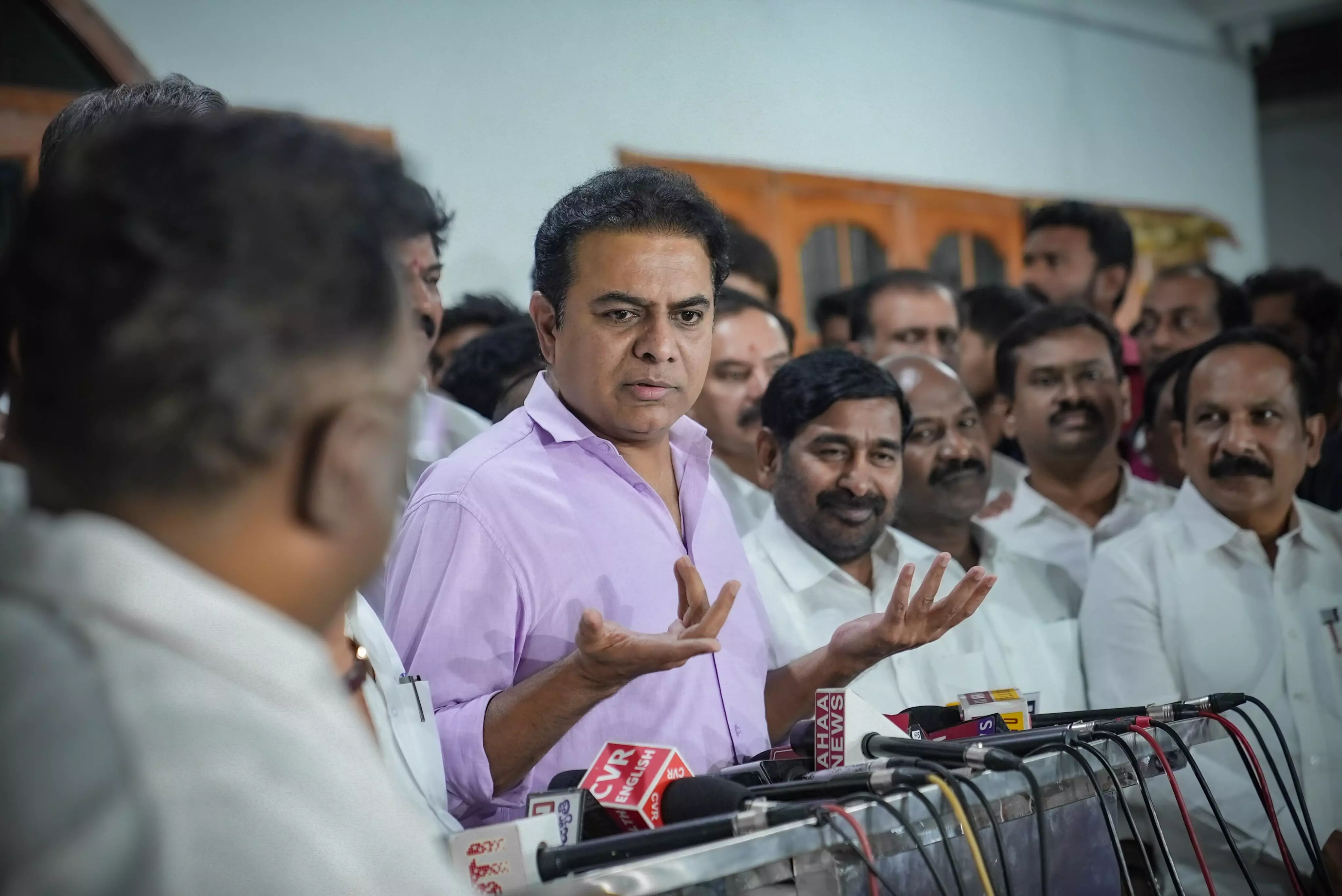 HC allows KTR`s lawyer to witness ACB interrogation