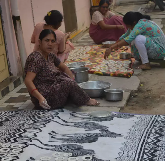 Women see ready-made Chakinalu in food outlets