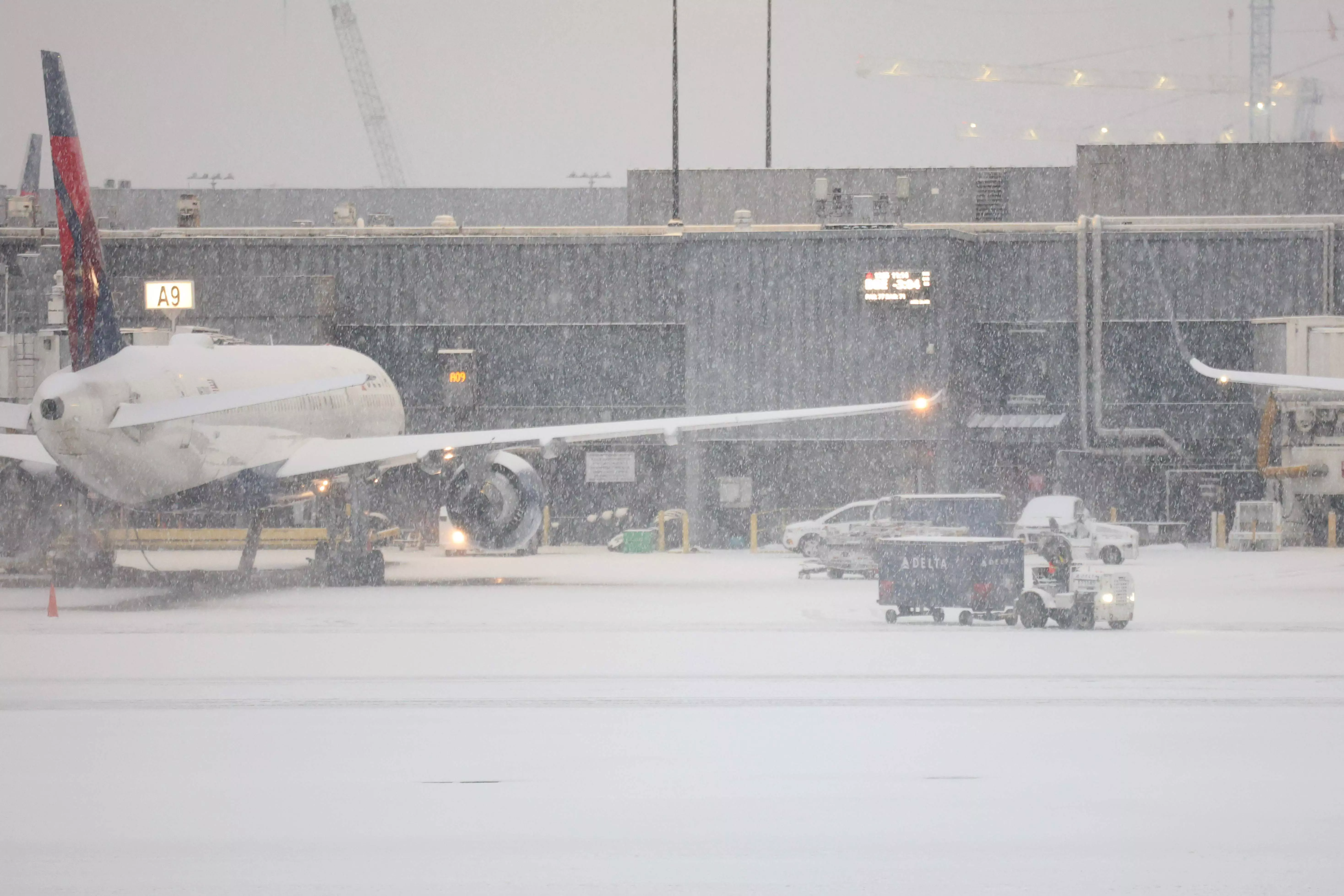 US Winter Storm: Heavy Snow Disrupts Flights, Roads, and Schools