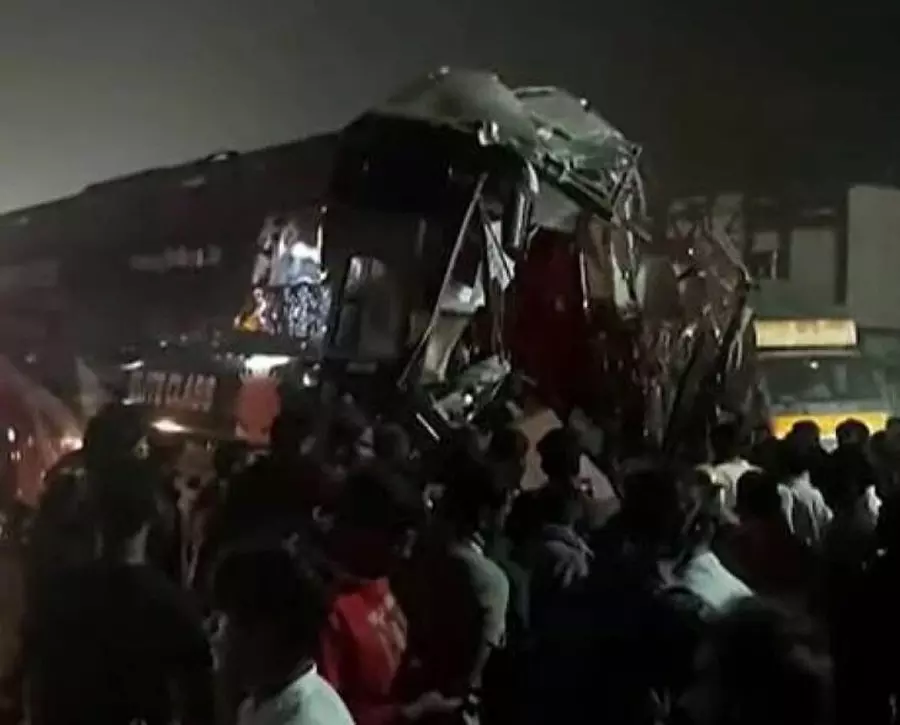 Bus Rams into Lorry Near Jadcherla, 3 Dead