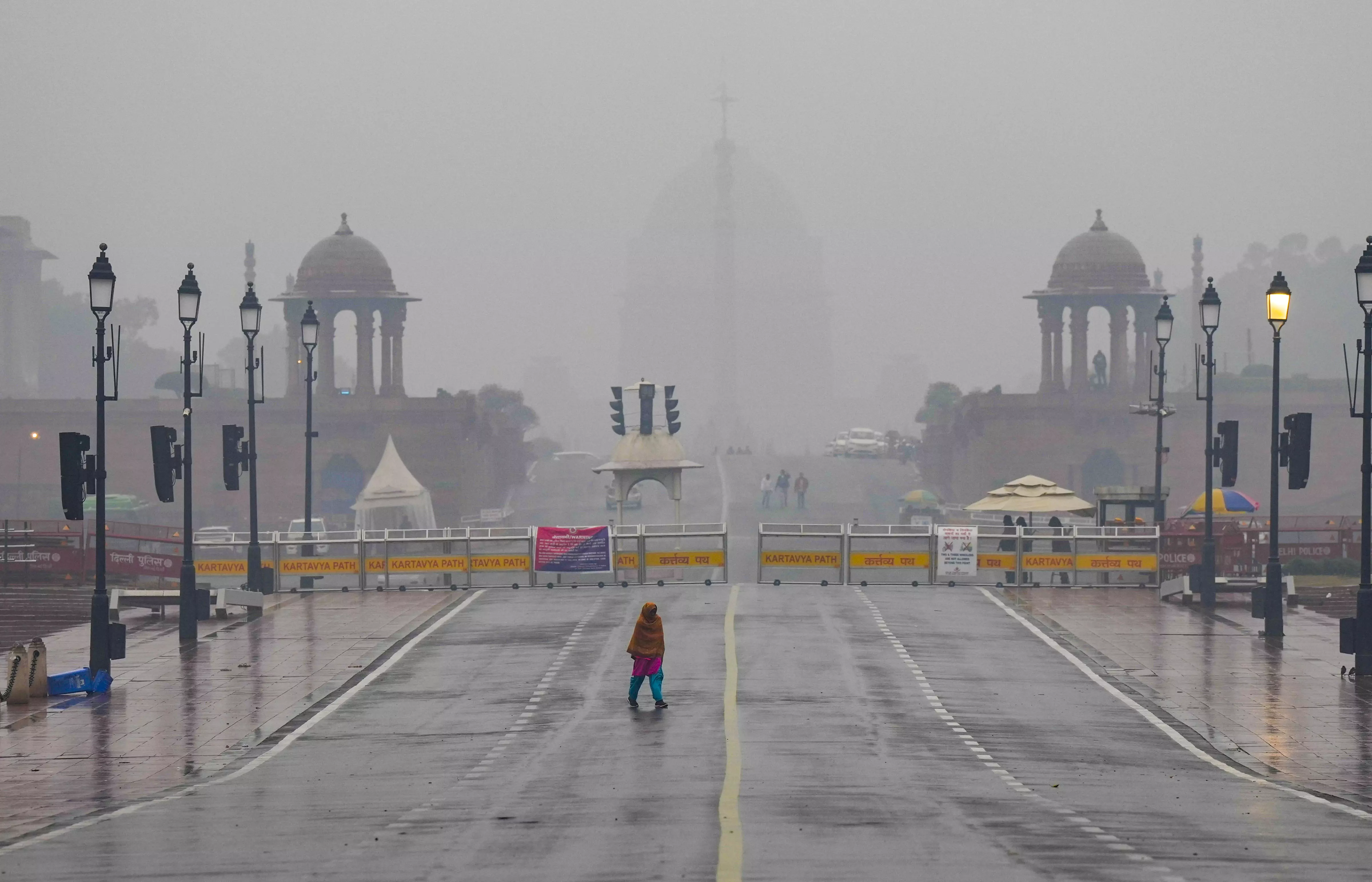 Delhi braces for intense winter chill as IMD predicts rain