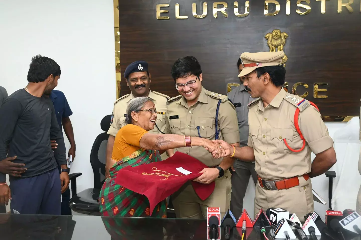 Andhra Pradesh: Stolen Gold and Silver Ornaments Handed Over to 23 Victims