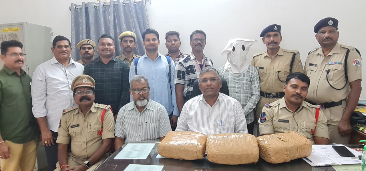 Inter-State ganja racket busted, 1 held