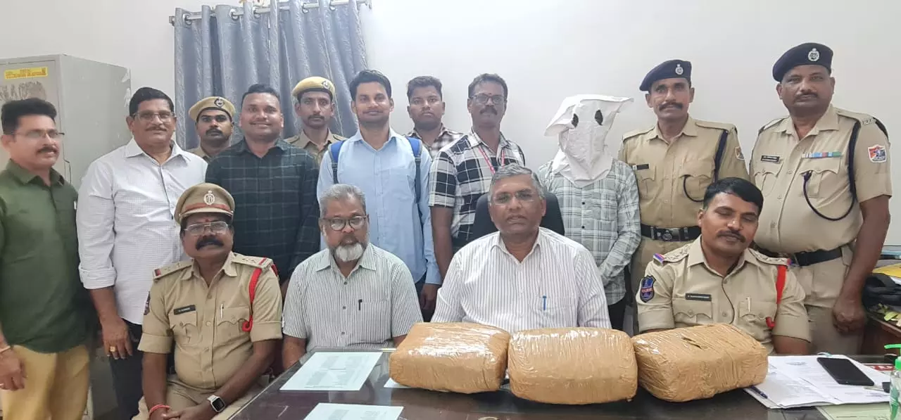 RPF Seizes Courier With Six Kg of Dry Ganja