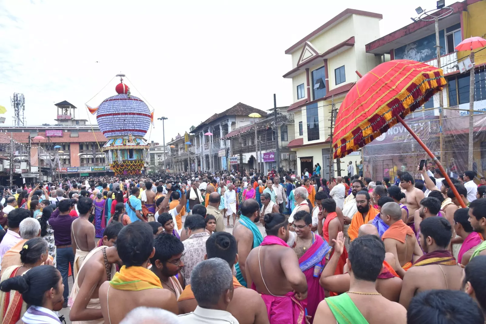 Udupi Celebrates ‘Choornotsava’ with Grandeur at Shri Krishna Math