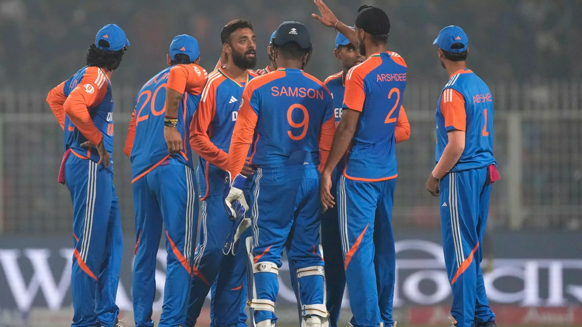 India Opts to Bowl First in 1st T20I Against England; Varun Chakravarthy Shines Early