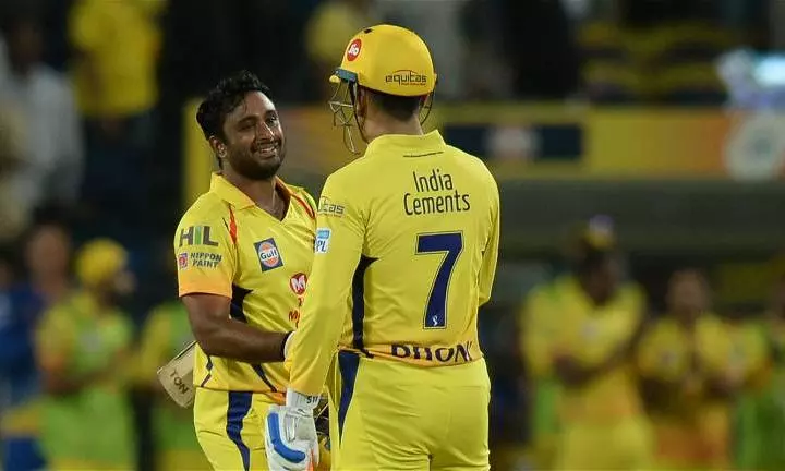 Why was Dhoni sweating? Watch Rayudus epic reply