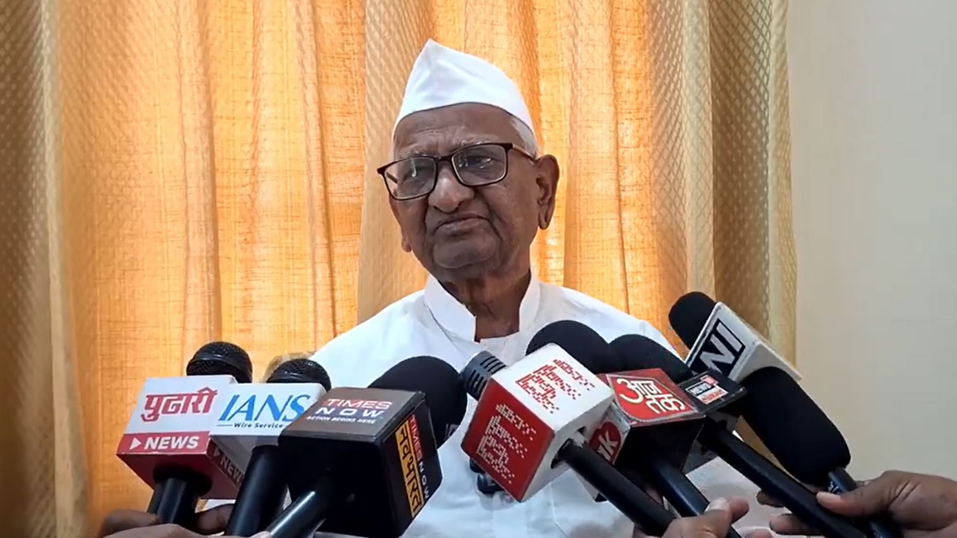 Anna Hazare Blames AAP’s Defeat on Liquor Policy